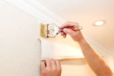Pose de papier peint à Pourrain — revêtements muraux et toiles de verre